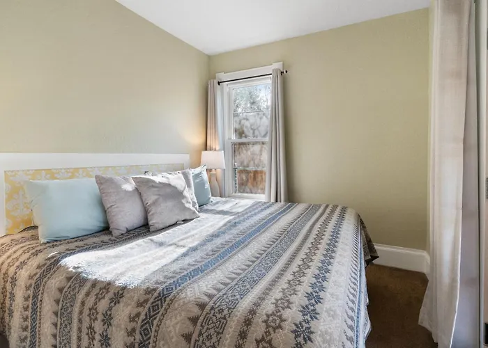 Pioneer Vacation Rentals - Pioneer South Downtown Ashland