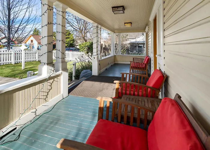 Pioneer Vacation Rentals - Pioneer South Downtown Ashland